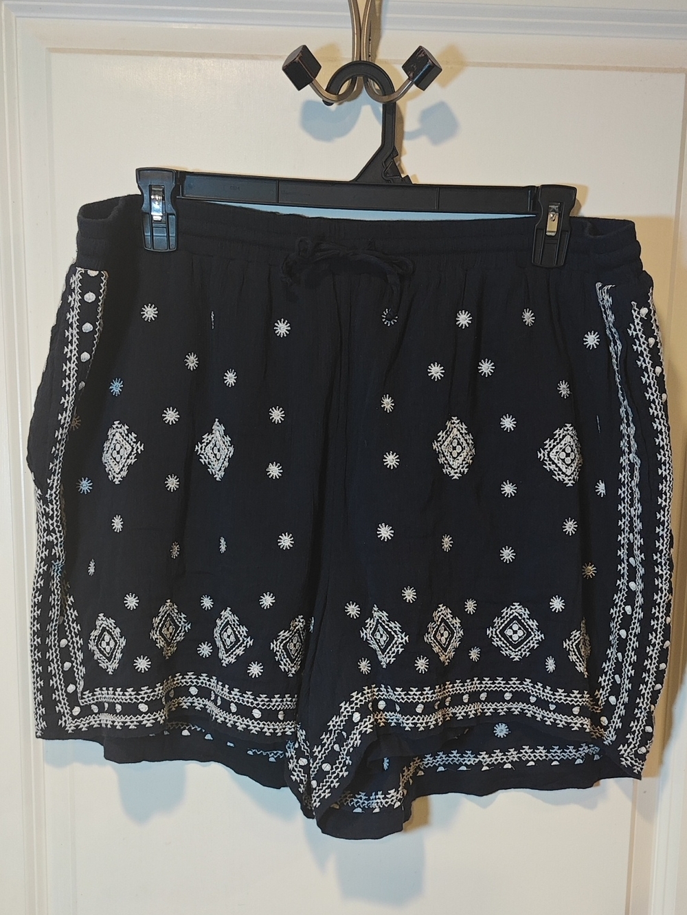 crown & ivy Navy Embroidered Bandana-Print Shorts Pockets